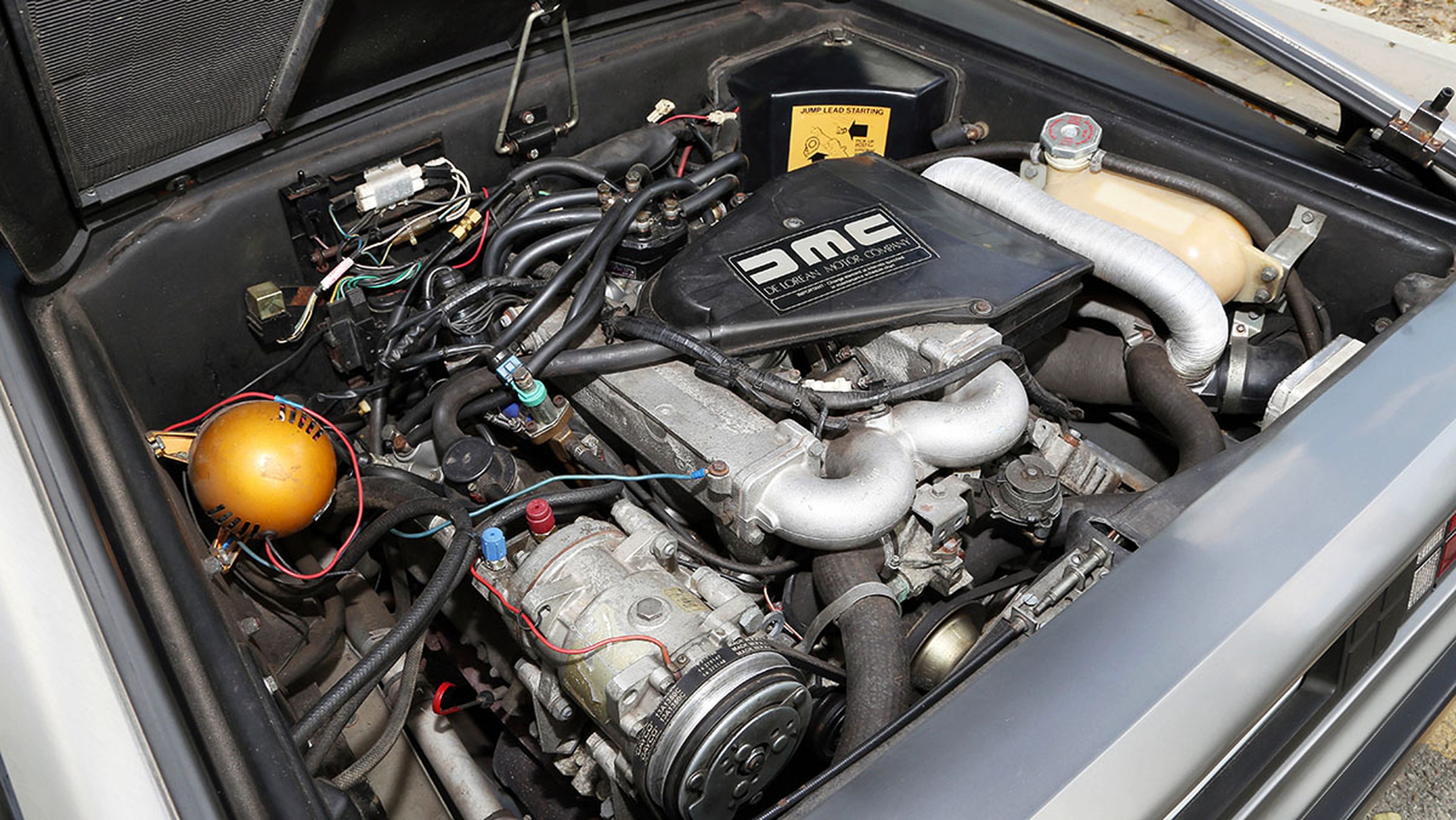 Los tres peores motores de seis cilindros - DeLorean DMC-12 2.8 V6