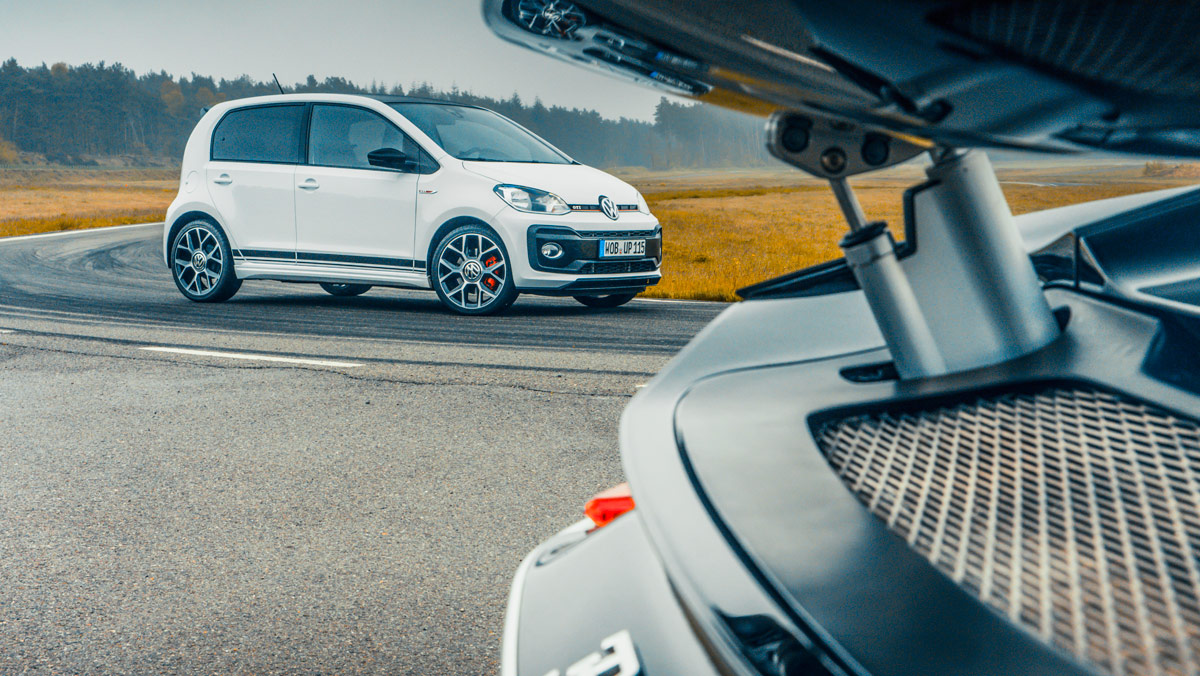 Volkswagen up! GTI vs Bugatti Chiron Volkswagen up! GTI vs Bugatti Chiron