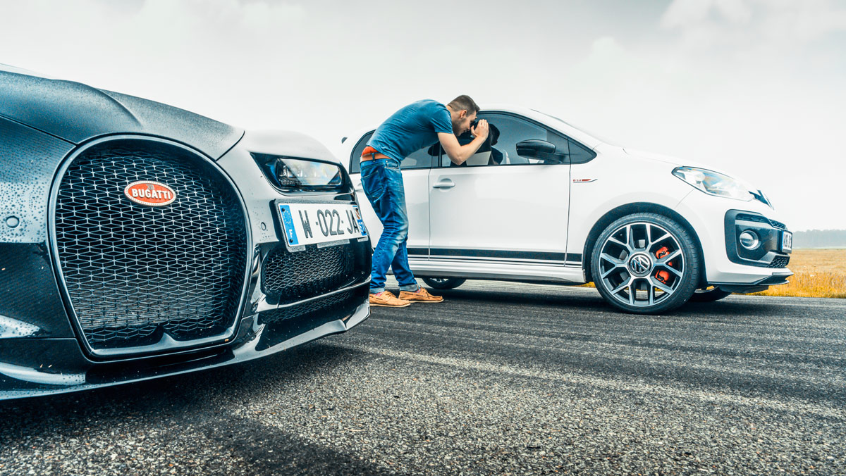 Volkswagen up! GTI vs Bugatti Chiron (4) Volkswagen up! GTI vs Bugatti Chiron (4)