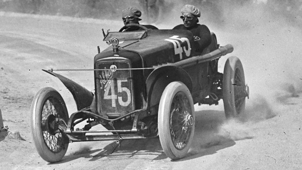 Alfa_Romeo_40-60_HP_at_the_1922_Targa_Florio_Agence Roll Alfa_Romeo_40-60_HP_at_the_1922_Targa_Florio_Agence Roll
