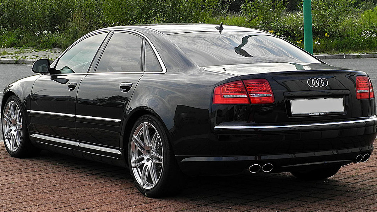 Audi S8 M93 vía Wikipedia Audi S8 M93 vía Wikipedia