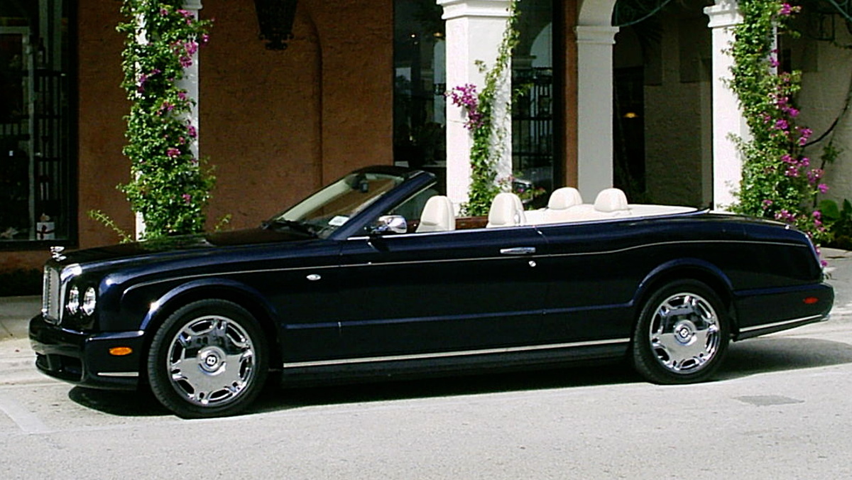 Bentley_Azure_ Christopher Ziemnowicz vía Wiki Bentley_Azure_ Christopher Ziemnowicz vía Wiki