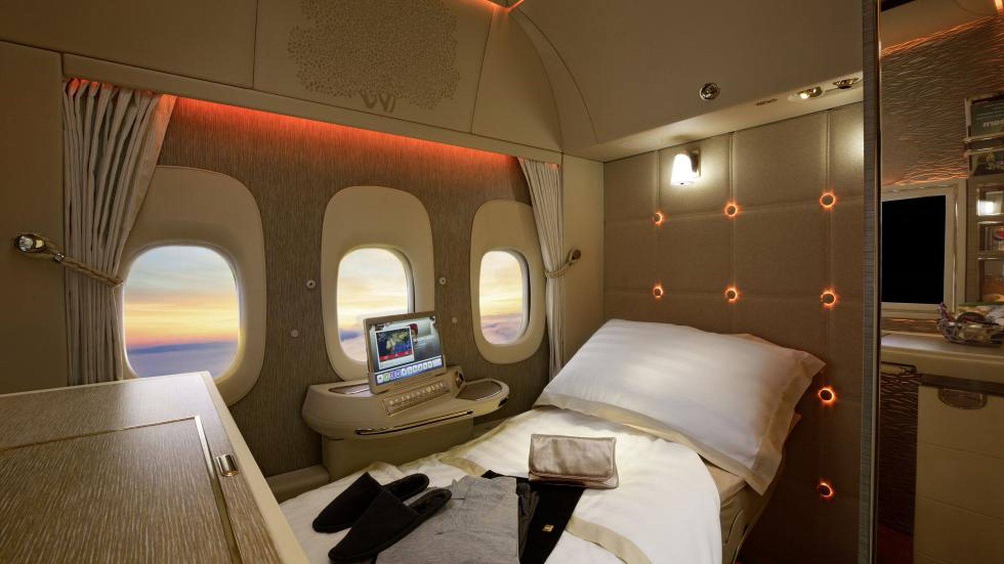 Cabina de avión Mercedes y Emirates