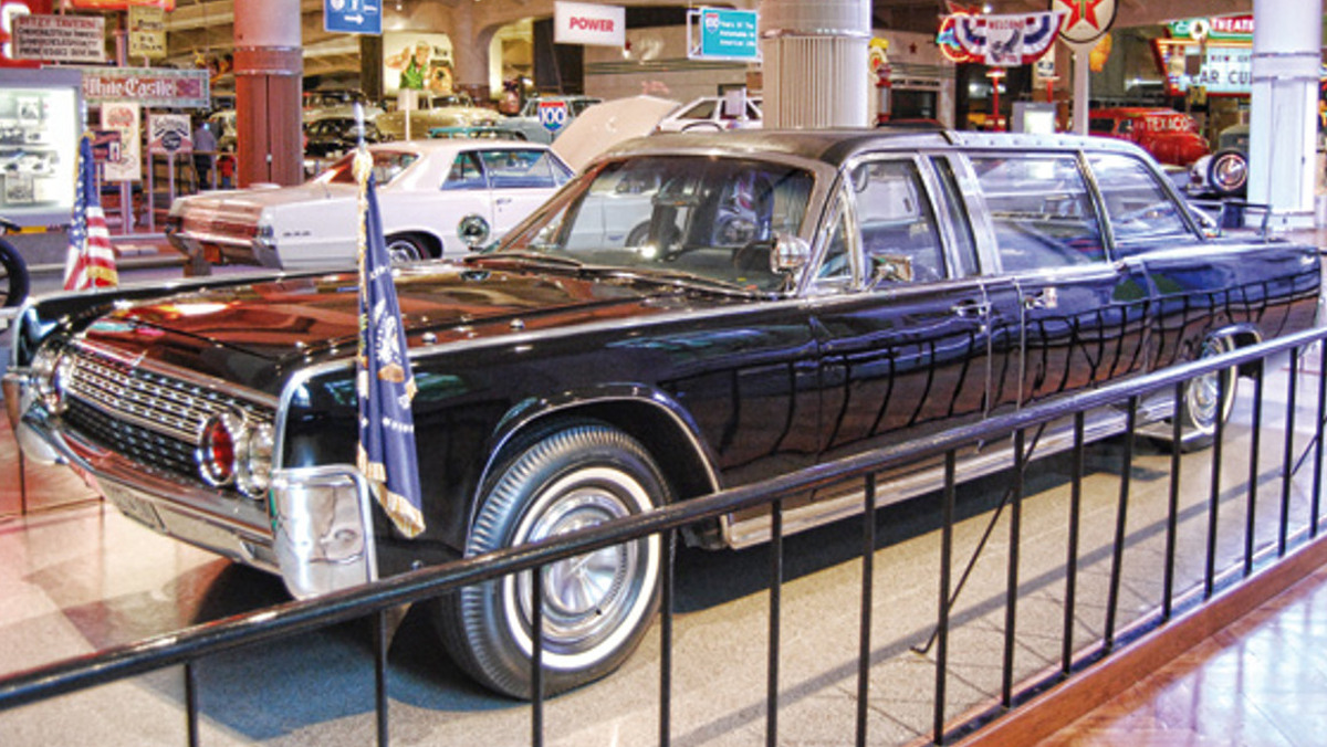 El coche donde asesinaron a Kennedy El coche donde asesinaron a Kennedy