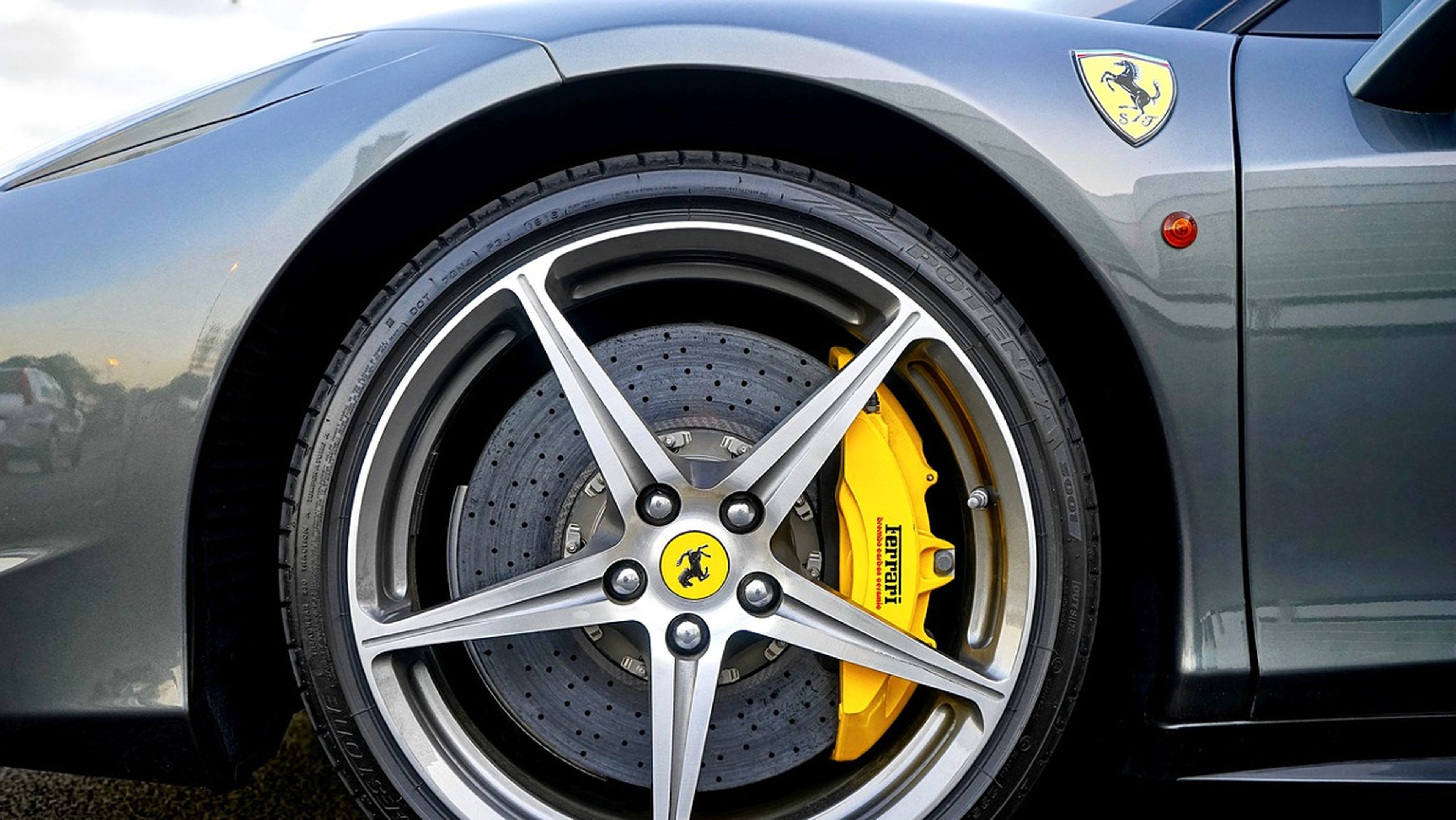 Los dos logos de Ferrari
