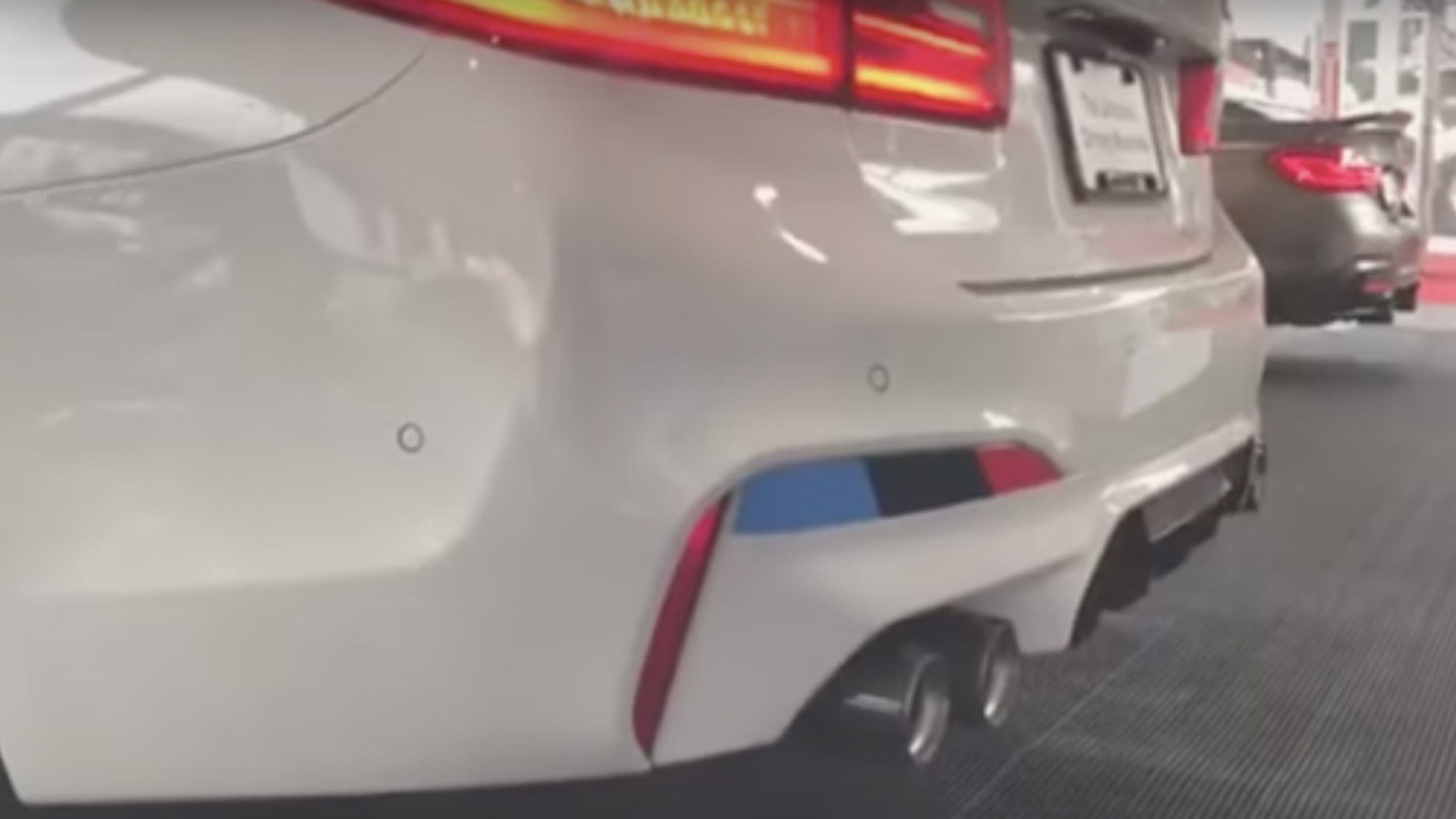 Escape de titanio M Performance en un BMW M5