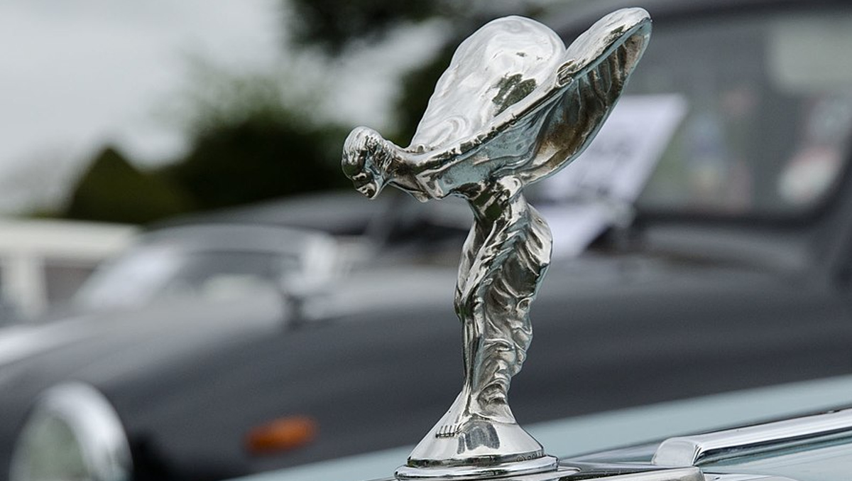 La estatuilla de los Rolls-Royce basada en una española La estatuilla de los Rolls-Royce basada en una española