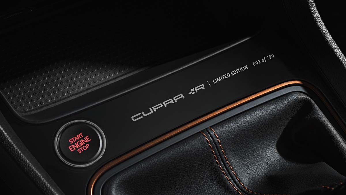 Prueba Seat León Cupra R placa Prueba Seat León Cupra R compacto deportivo limitado especial