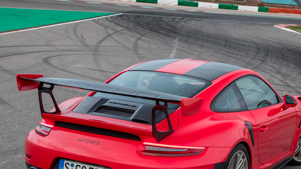 Techo de carbono en el Porsche 911 GT2 RS Ahorra medio kilo