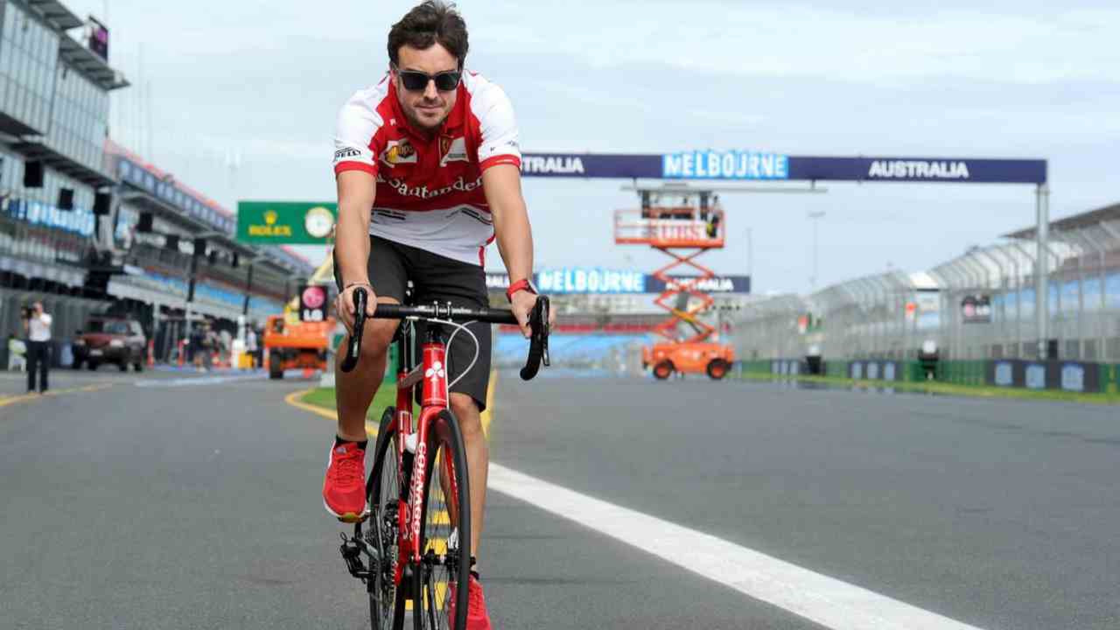 Alonso en bici
