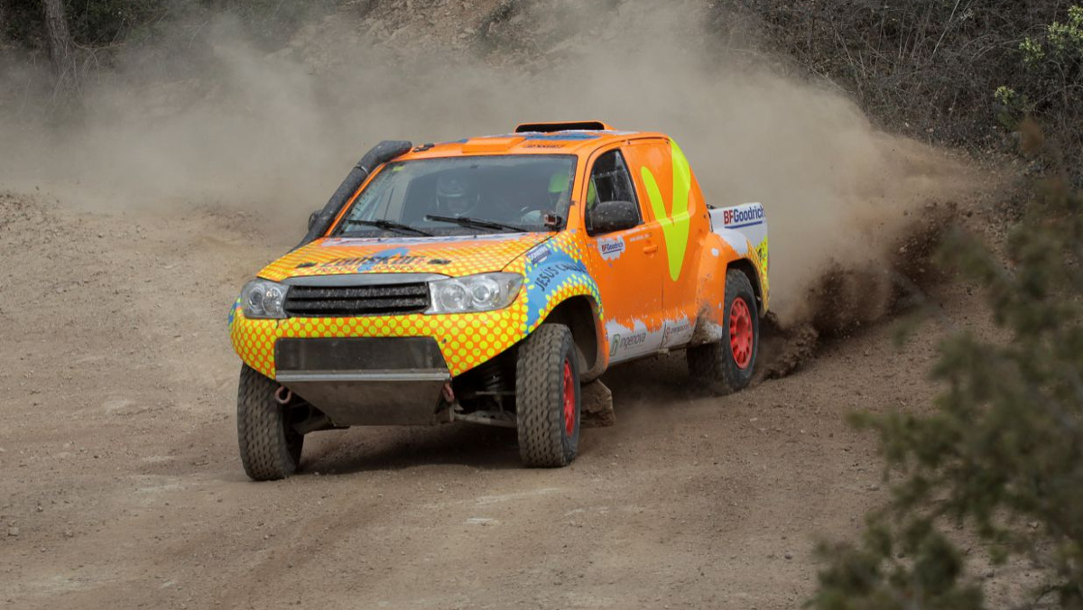 Calleja dándolo todo con su coche del Dakar 2018 Calleja dándolo todo con su coche del Dakar 2018
