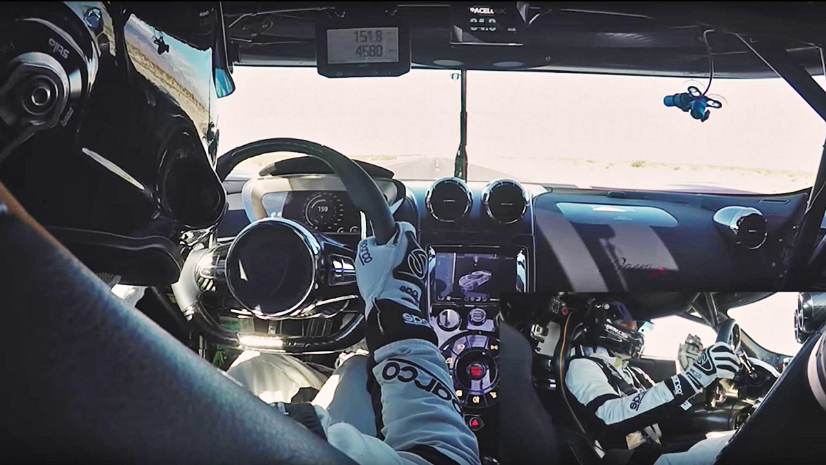 Cámara interior del Agera RS batiendo sus cinco récord de velocidad Cámara interior del Agera RS batiendo sus cinco récord de velocidad