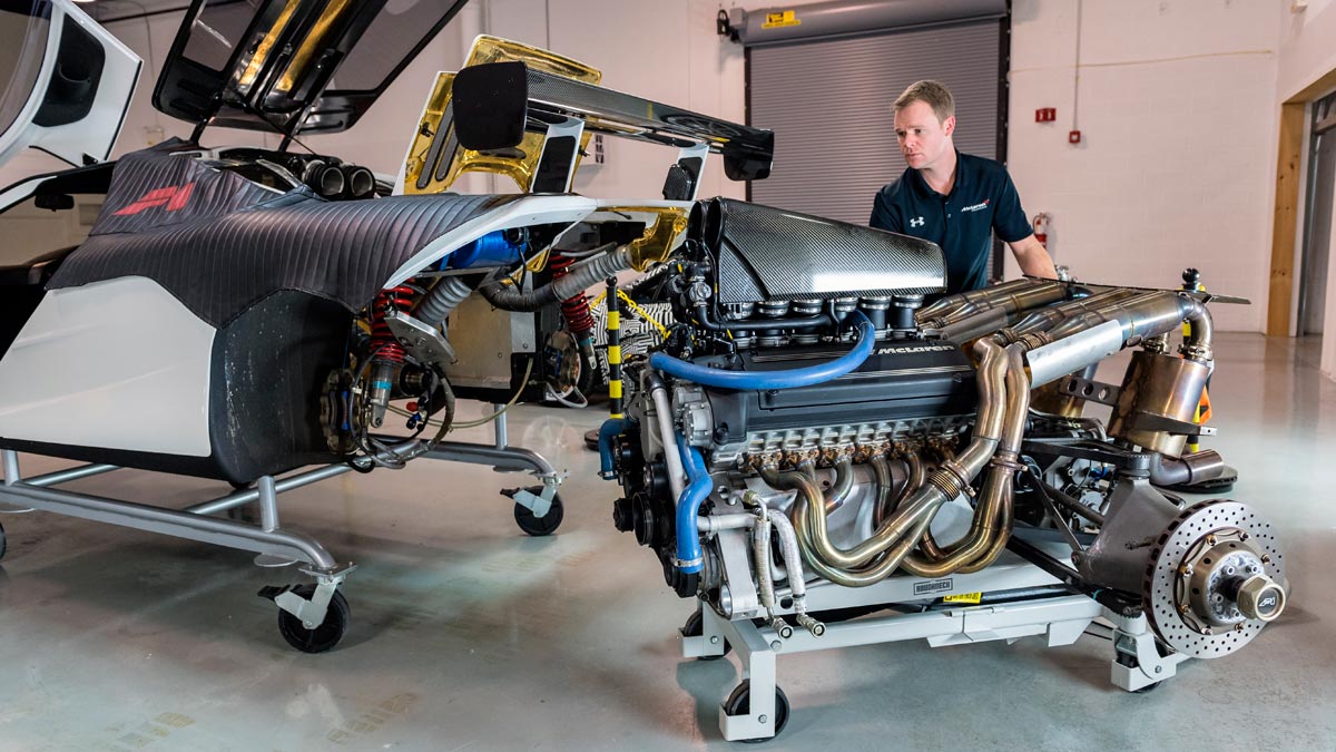 Mantenimiento del McLaren F1 taller motor v12