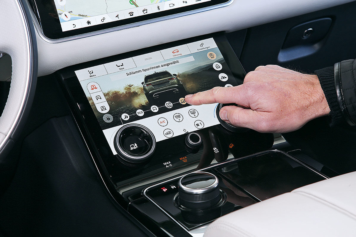 Range Rover Velar vs Audi Q5 Range Rover Velar vs Audi Q5