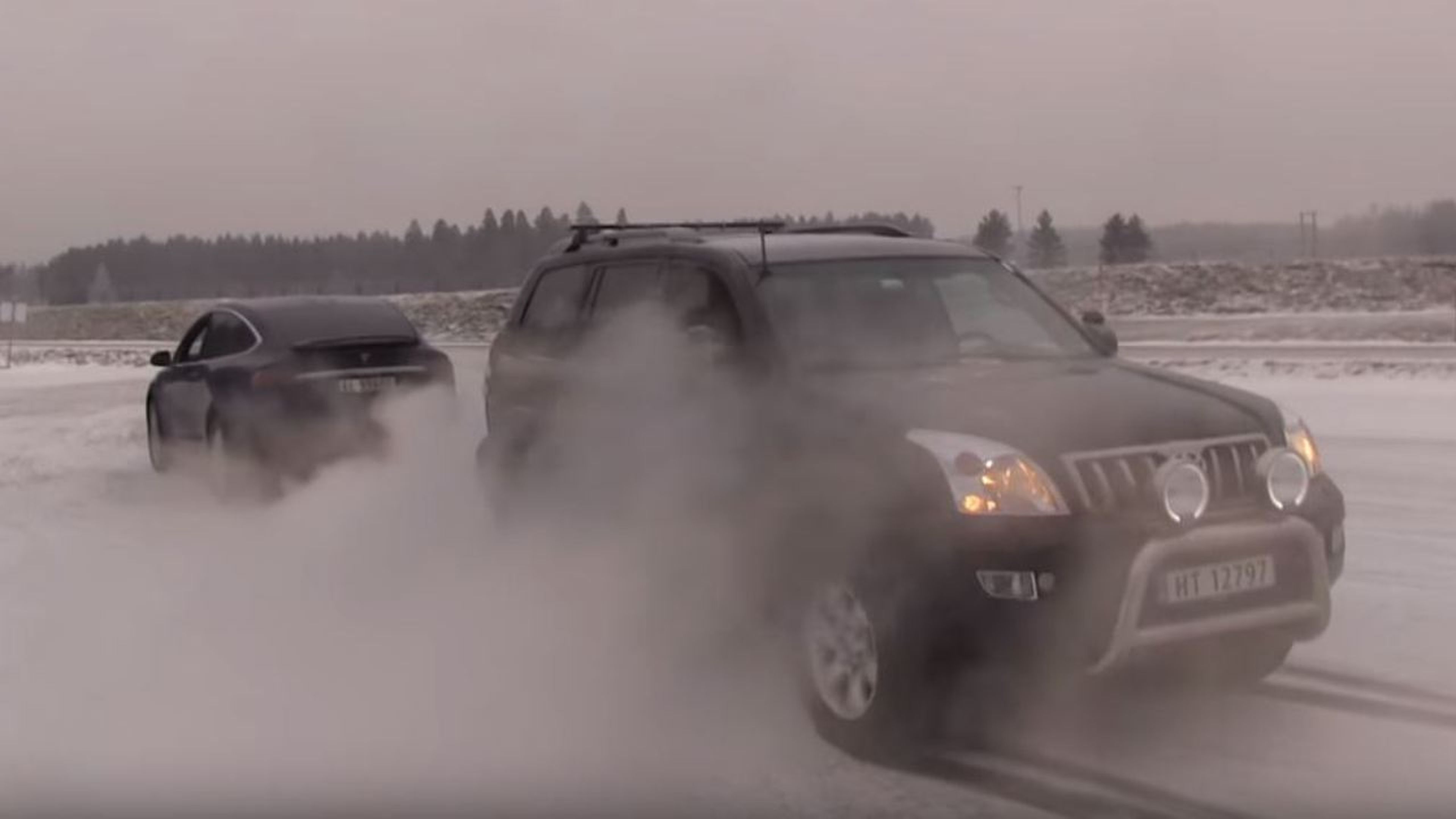 Toyota Land Cruiser vs Tesla Model X