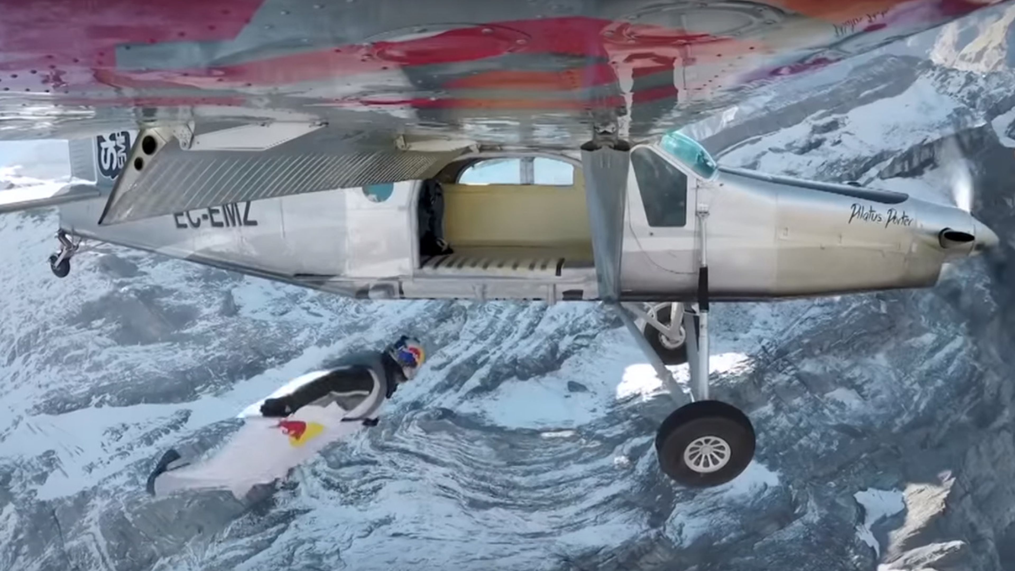Wingsuit o cómo subirse a una avioneta en pleno vuelo