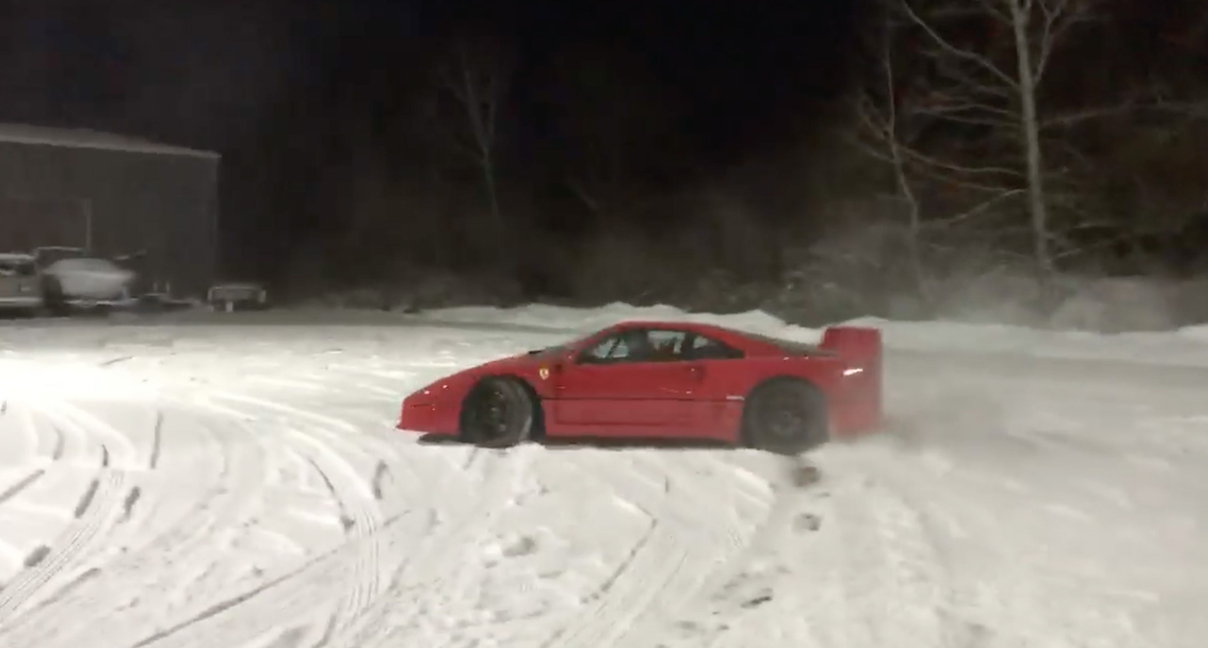 Ferrari F40 en nieve