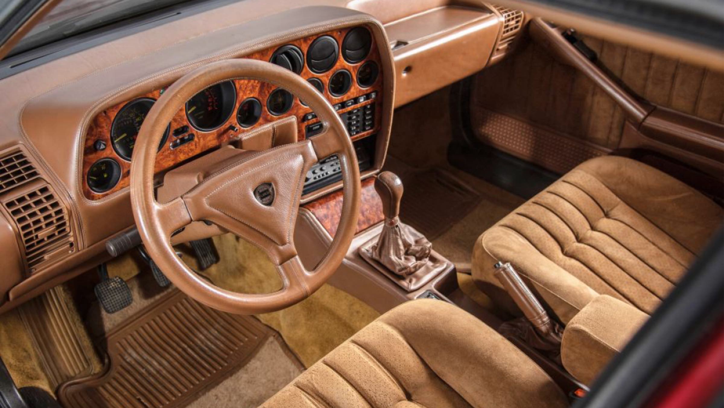 Lancia Thema 8.32 Mr. Bean - interior Lancia Thema 8.32 Mr. Bean - interior
