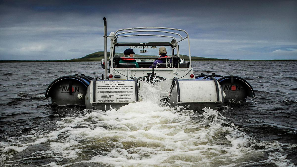 Land Rover Defender flotante coche barco lago loco offroad