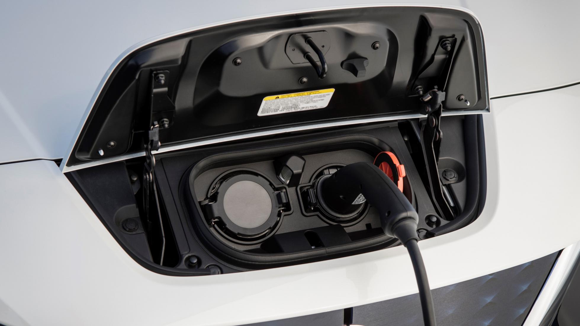 Prueba Nissan Leaf 2018 punto de carga coches electricos coche electrico test nuevo