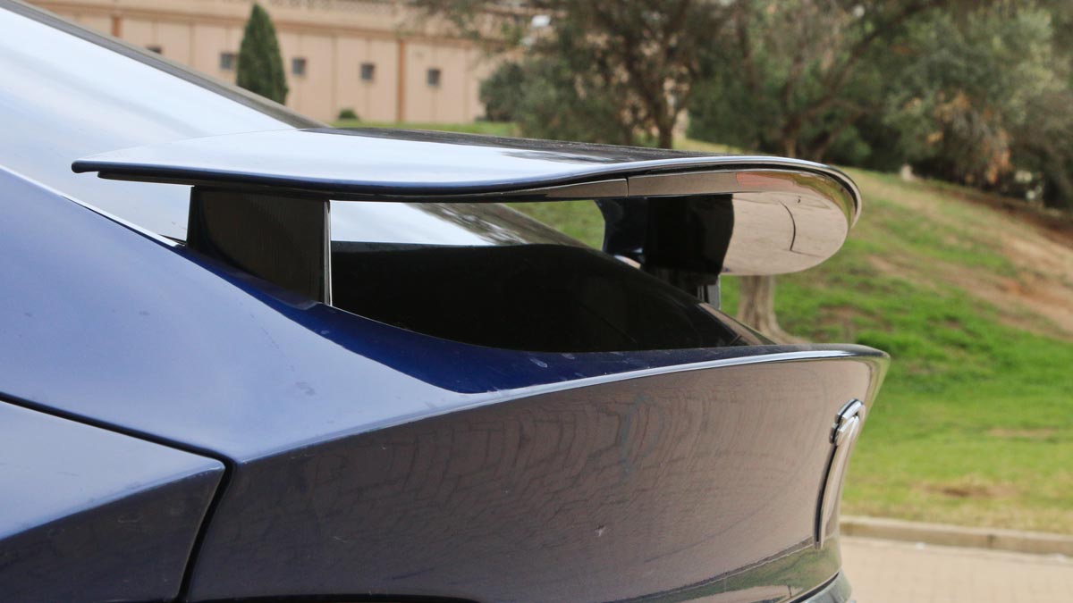 Alerón fijo del Tesla Model X aerodinamica lujo tecnologia spoiler
