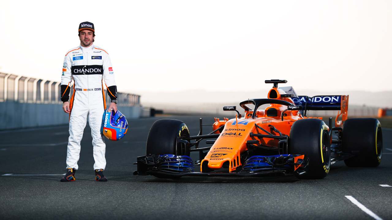 Alonso y el McLaren MCL33 en Navarra Alonso y el McLaren MCL33 en Navarra