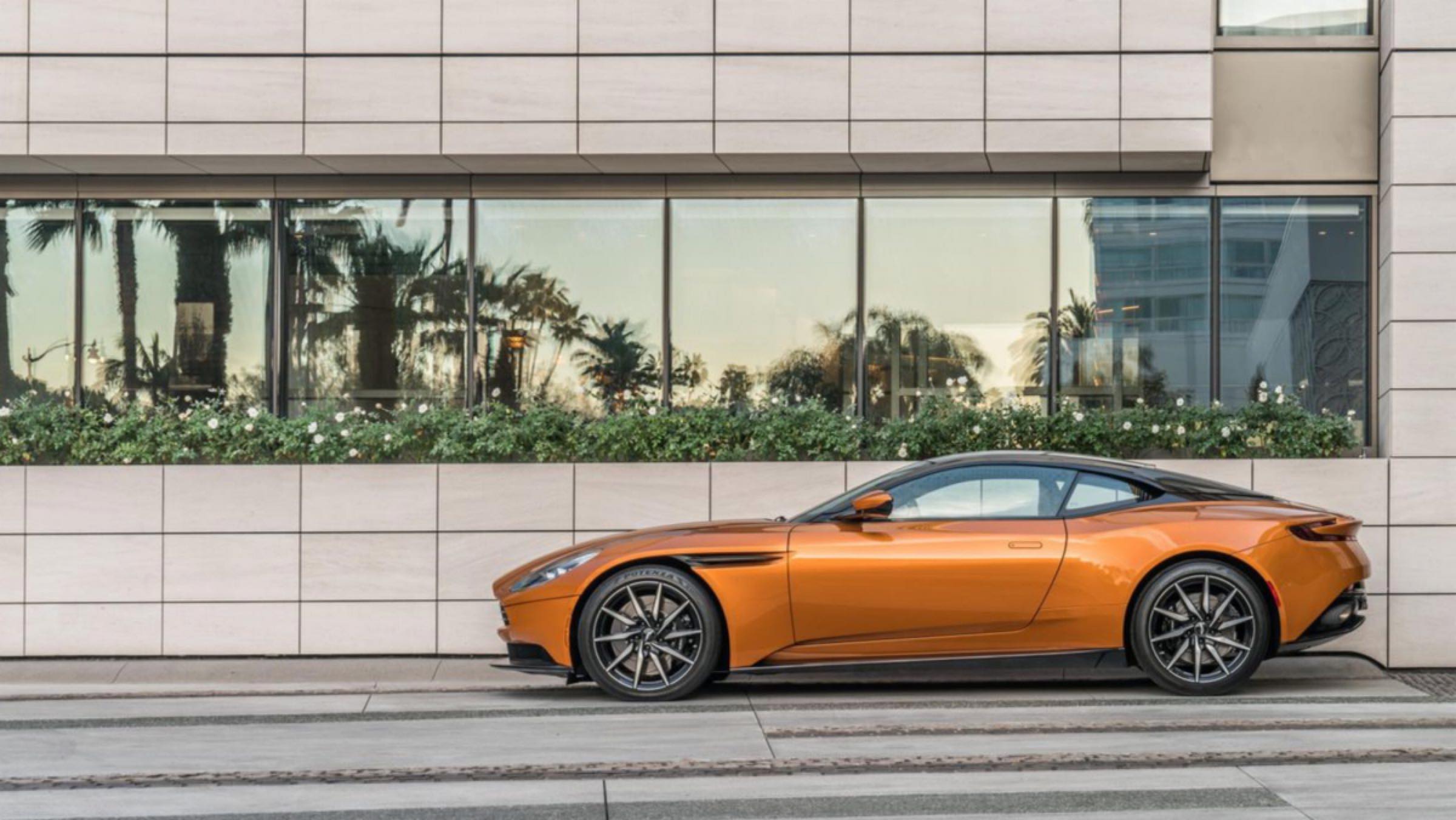 Aston Martin Hotel Waldorf Astoria Beverly Hills (II) Aston Martin Hotel Waldorf Astoria Beverly Hills (II)