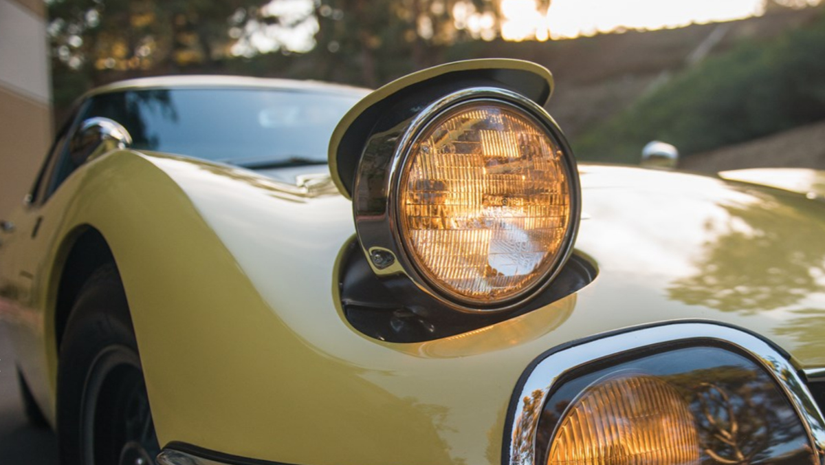 Faros escamoteables del Toyota 2000 GT Faros escamoteables del Toyota 2000 GT