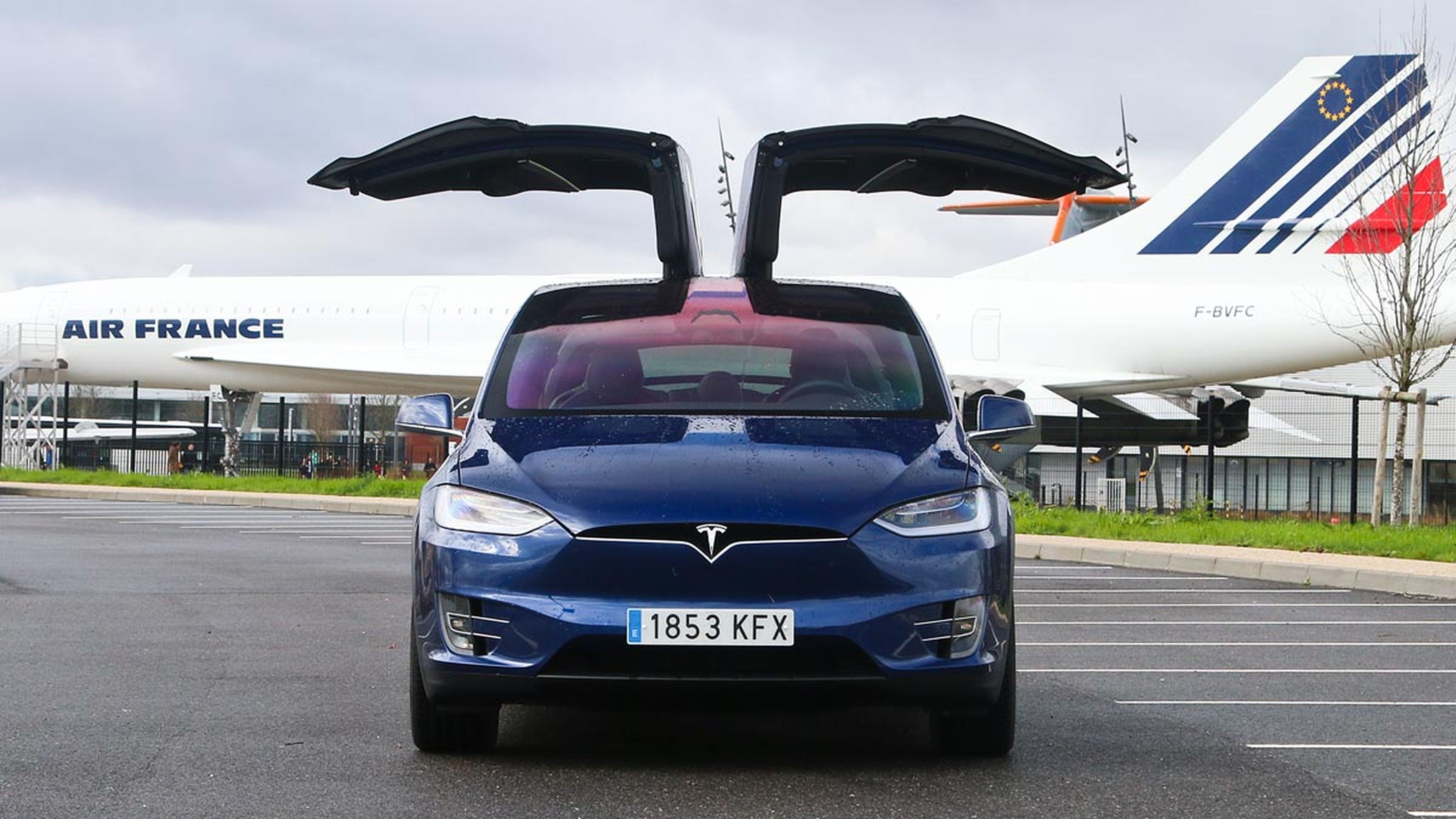 Lo más sorprendente del Tesla Model X: puertas abiertas
