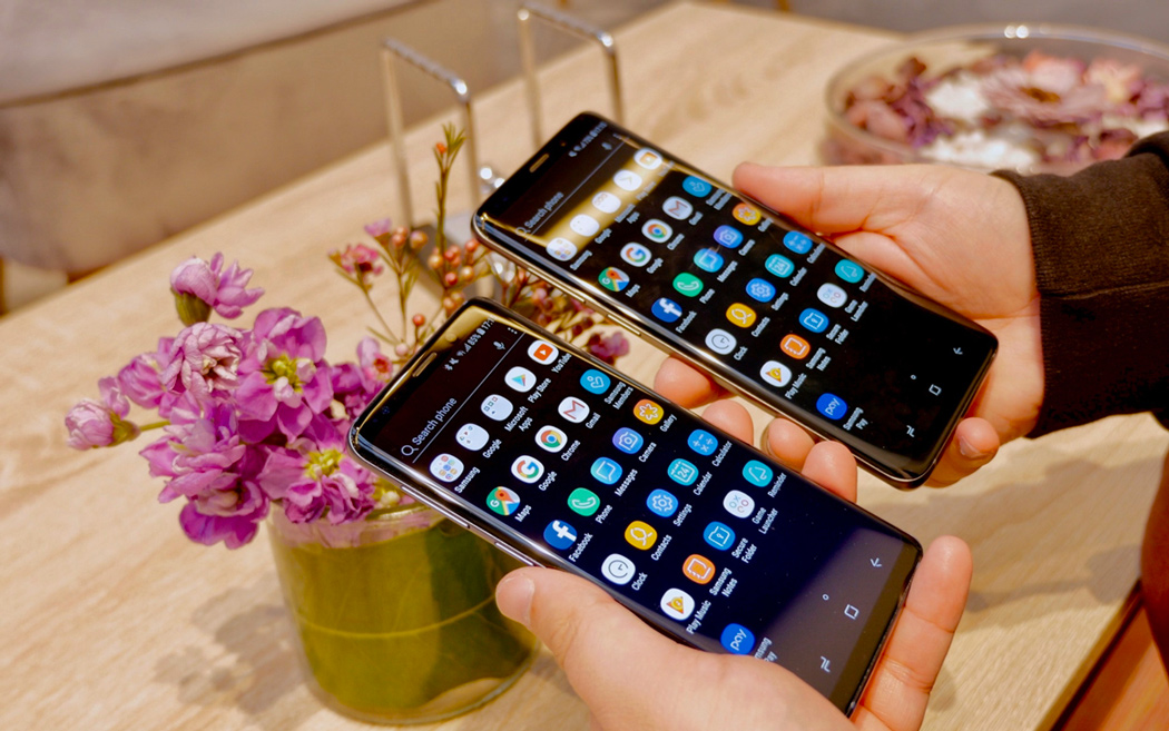 Samsung Galaxy S9 y S9 Plus Samsung Galaxy S9 y S9 Plus en la mano.