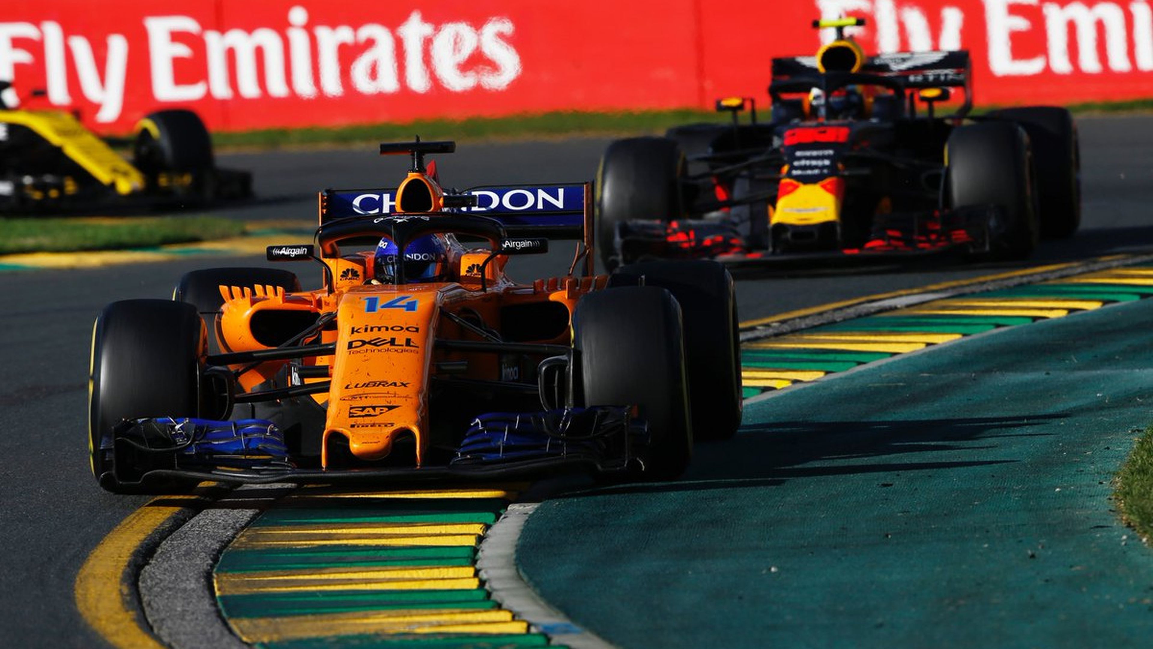 Alonso mantiene a raya a Mad Max en el F1 2018