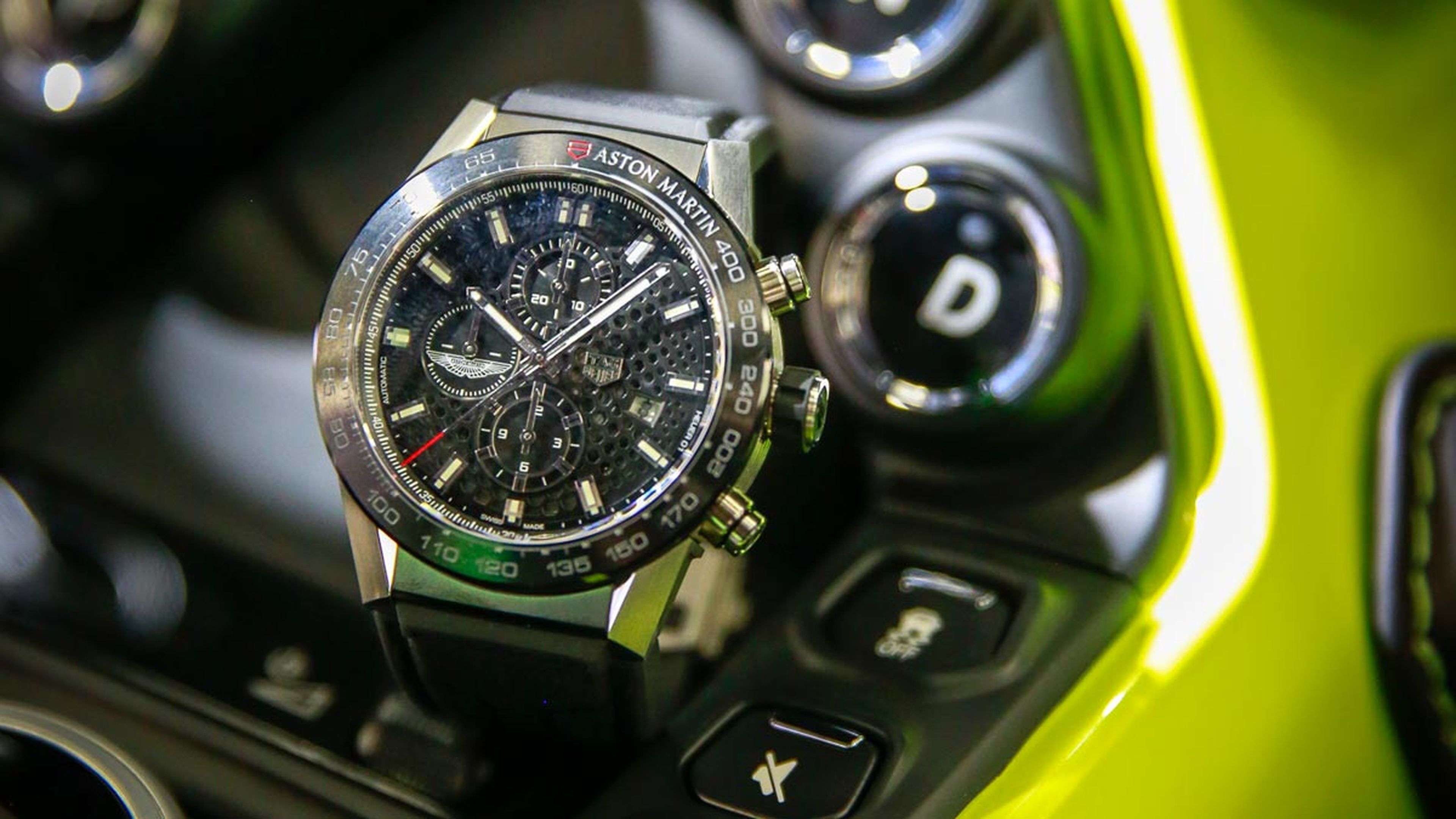 Sólo coches en Ginebra? con estos dos relojes Tag Heuer Aston Martin | Top Gear