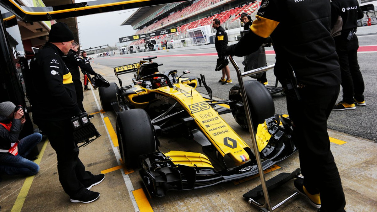 Sainz a lomos del RS18 en Barna Sainz a lomos del RS18 en Barna