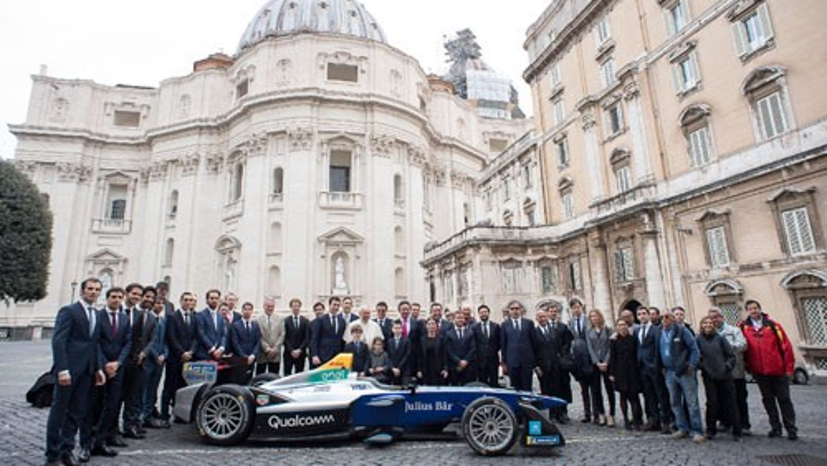 La delegación eléctrica con el Santo Padre La delegación eléctrica con el Santo Padre