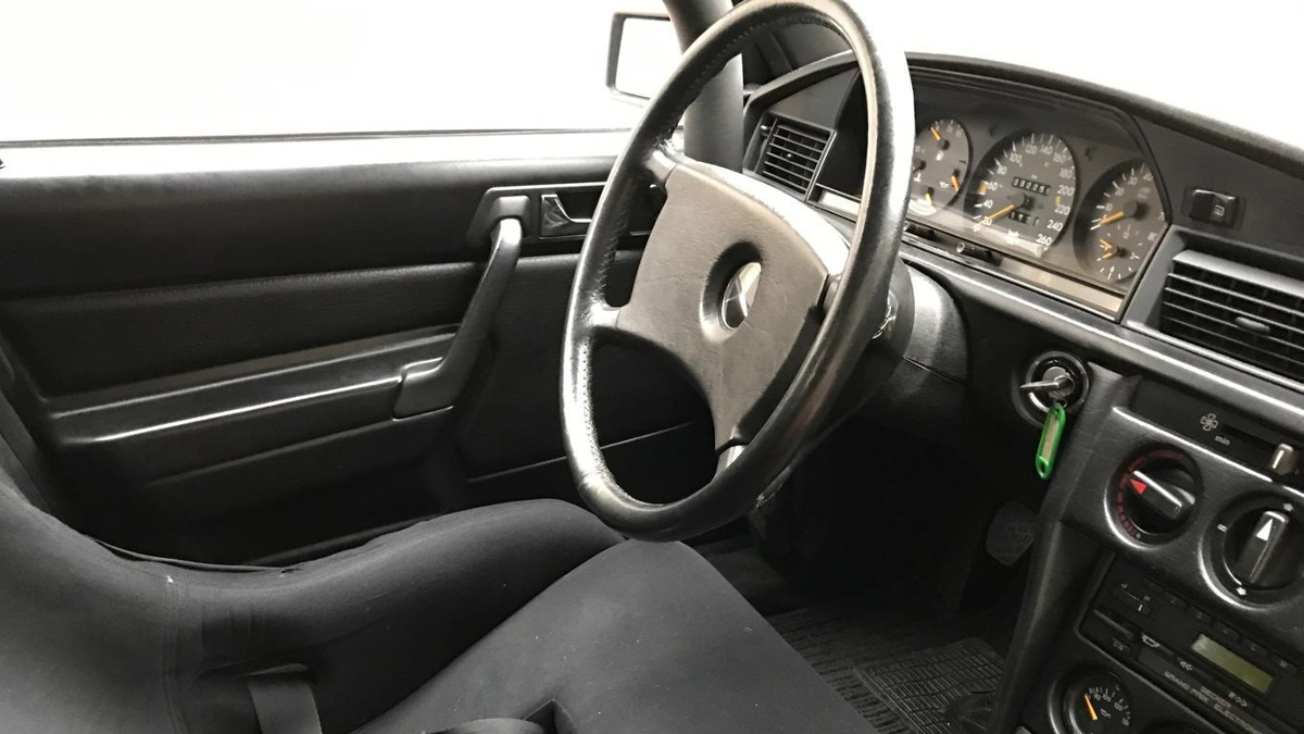 Habitáculo del Mercedes 190E 2.3-16v de Niki Lauda Habitáculo del Mercedes 190E 2.3-16v de Niki Lauda