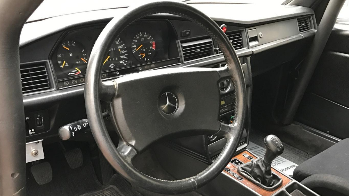 Interior del Mercedes 190E 2.3-16v de Niki Lauda Interior del Mercedes 190E 2.3-16v de Niki Lauda