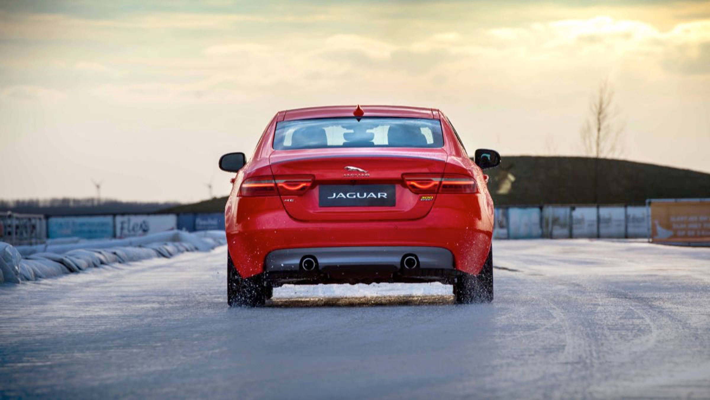 Jaguar XE 300 Sport Jaguar XE 300 Sport