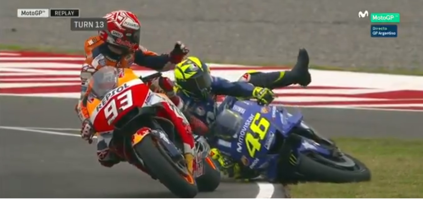 Márquez tira a Rossi en el GP de Argentina 2018 Márquez tira a Rossi en el GP de Argentina 2018