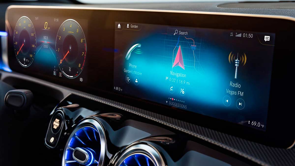 Mercedes MBUX pantalla tecnología clase a navegador telefono