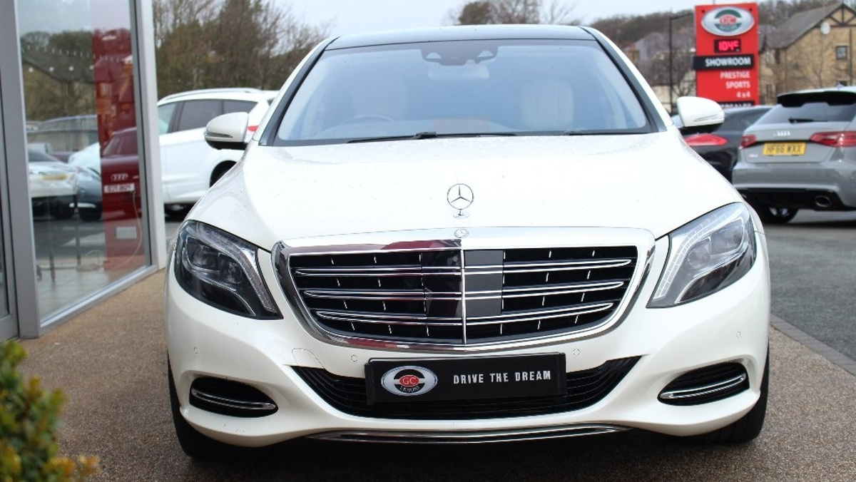 Frontal del Mercedes Maybach S600 de Hamilton Frontal del Mercedes Maybach S600 de Hamilton