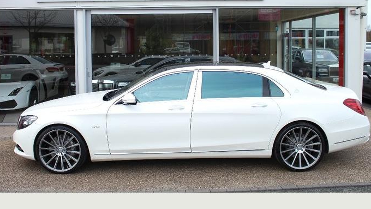 Lateral del Mercedes Maybach S600 Lateral del Mercedes Maybach S600
