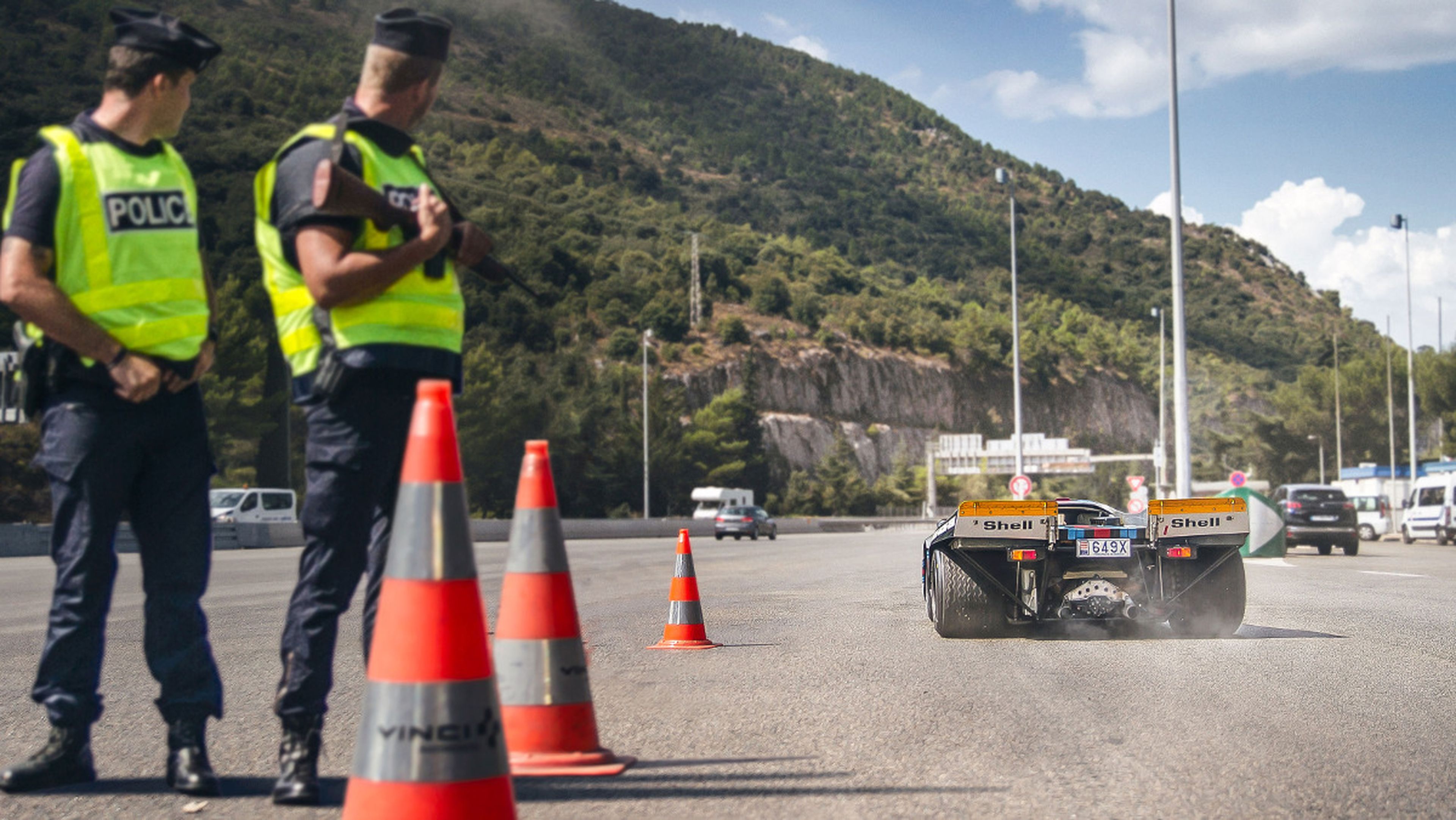 Los polis lo flipan con el Porsche 917K en Mónaco