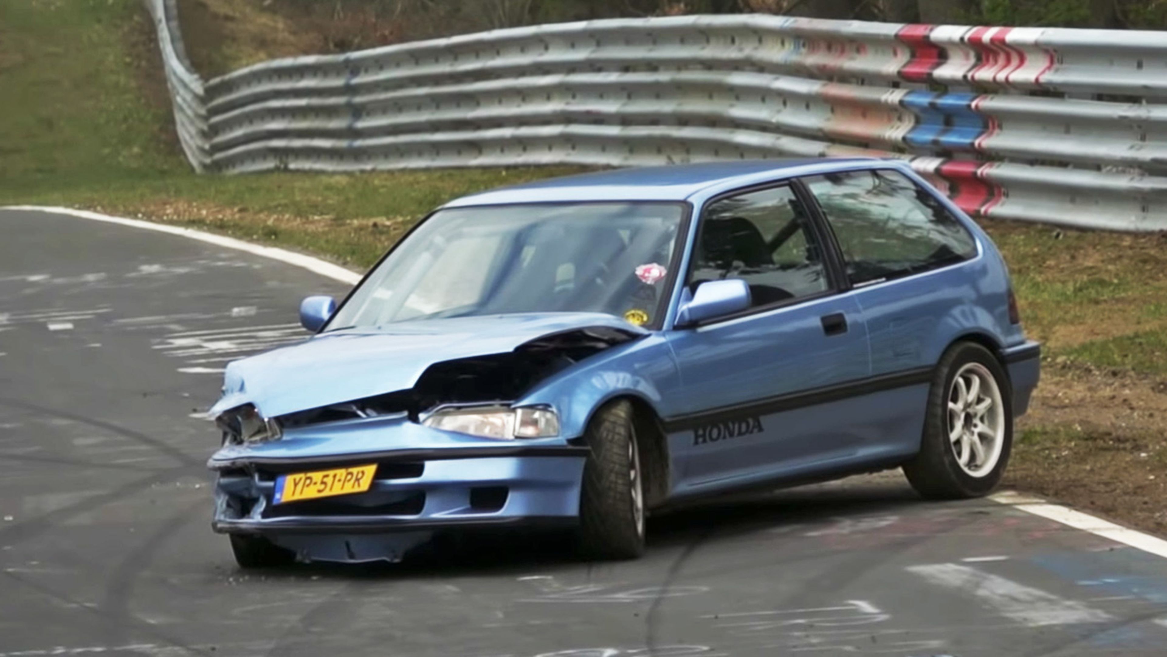 Un Honda Civic accidentado en Nürburgring