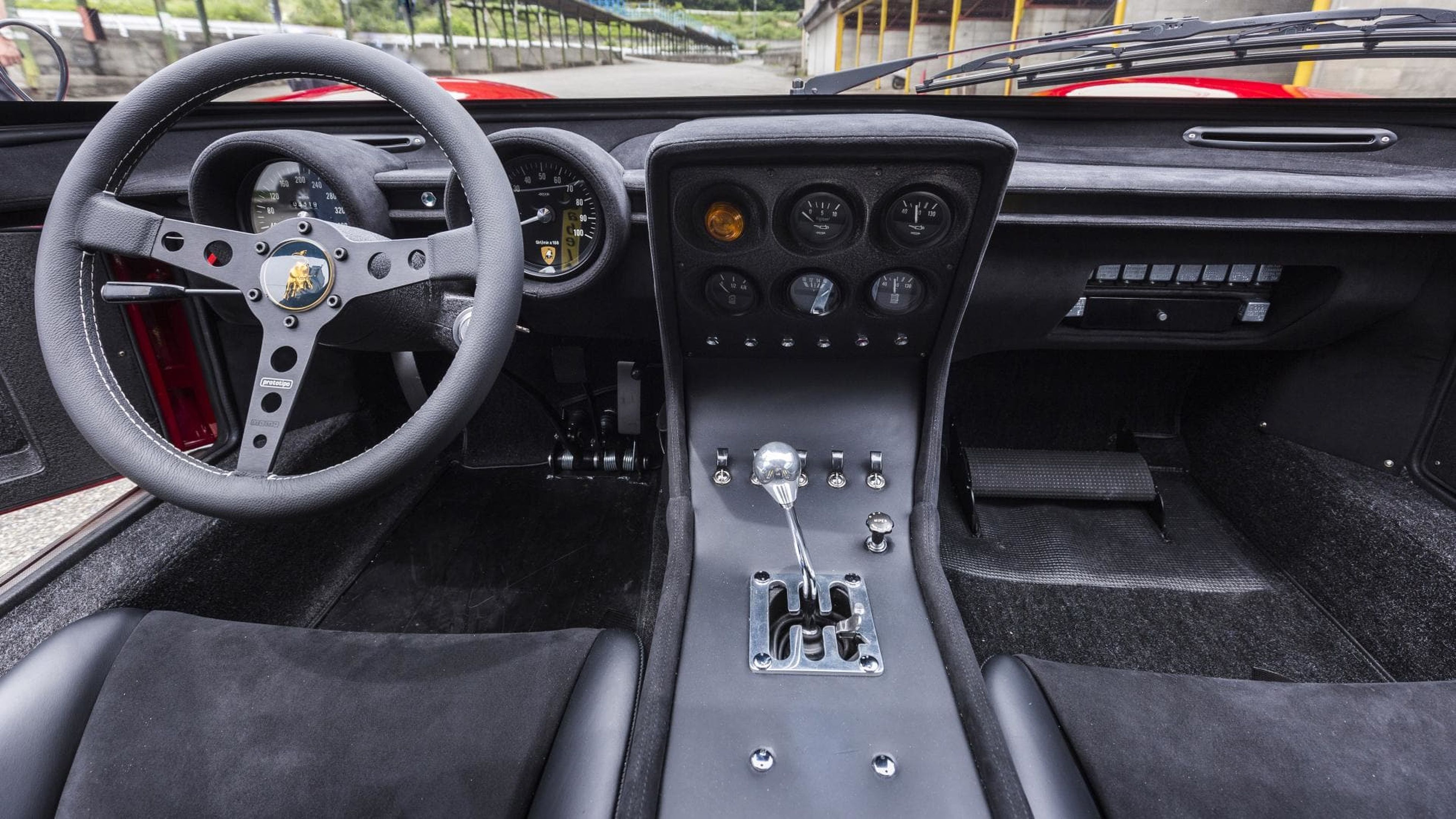 Lamborghini Miura SVR interior