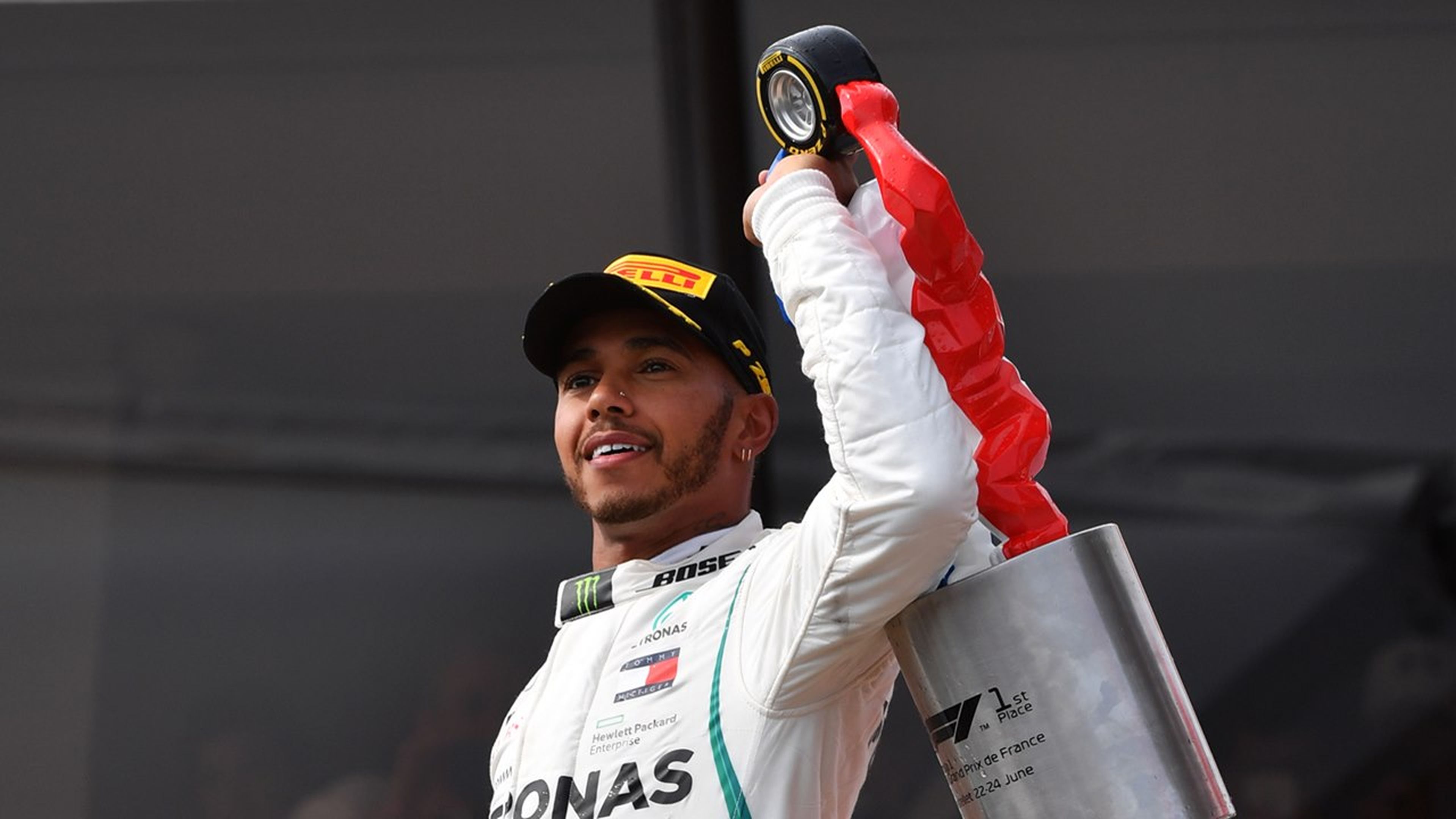 Lewis Hamilton trofeo