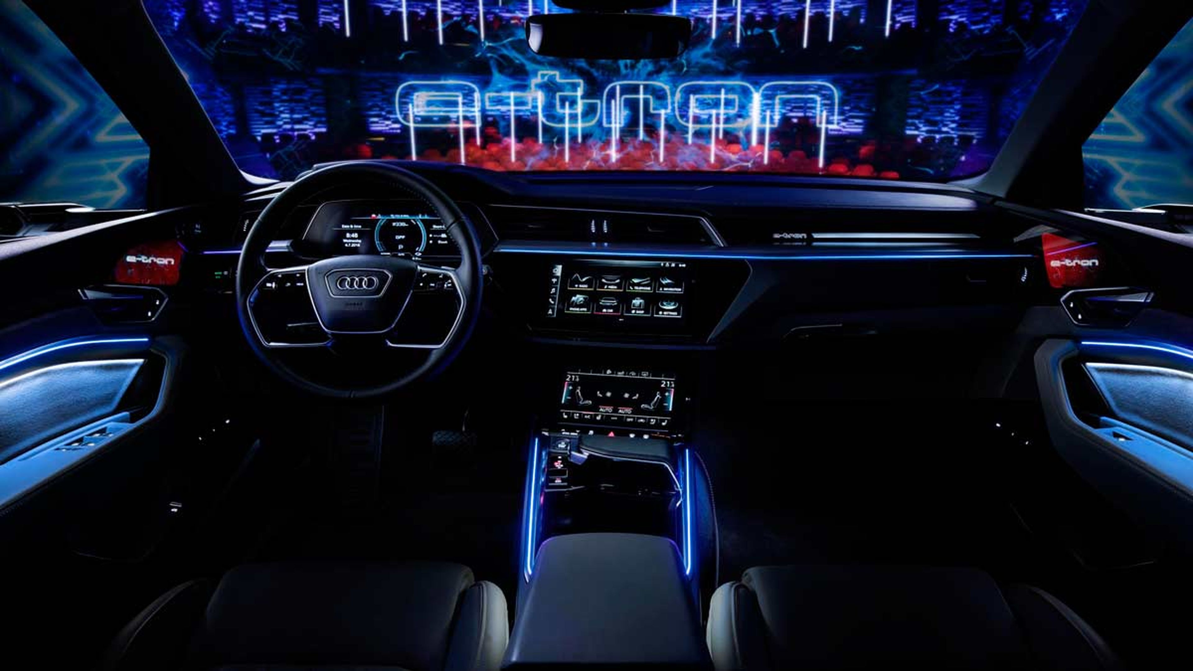 Interior del Audi e-tron salpicadero