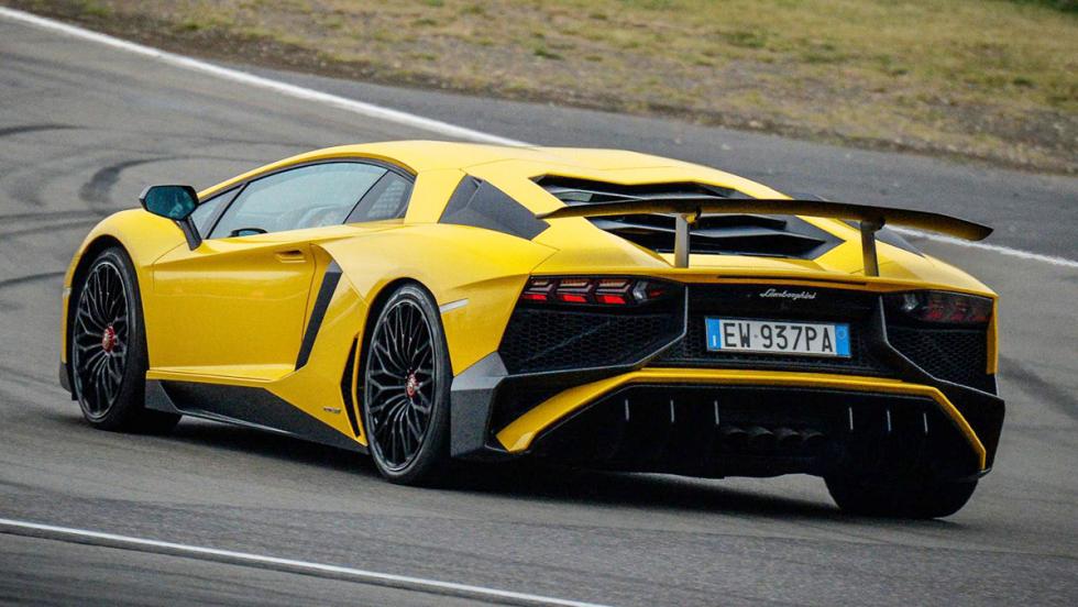 Inquietante llamada a revisión para el Lamborghini Aventador SV 