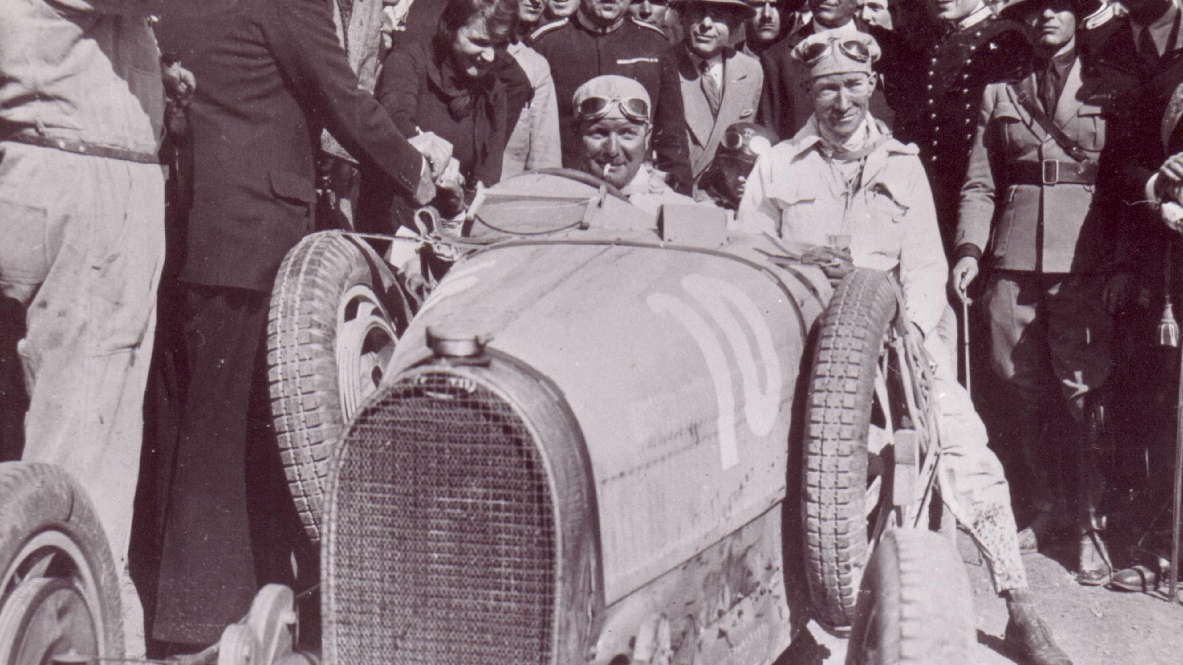 Albert Divo en su Bugatti en los años 20