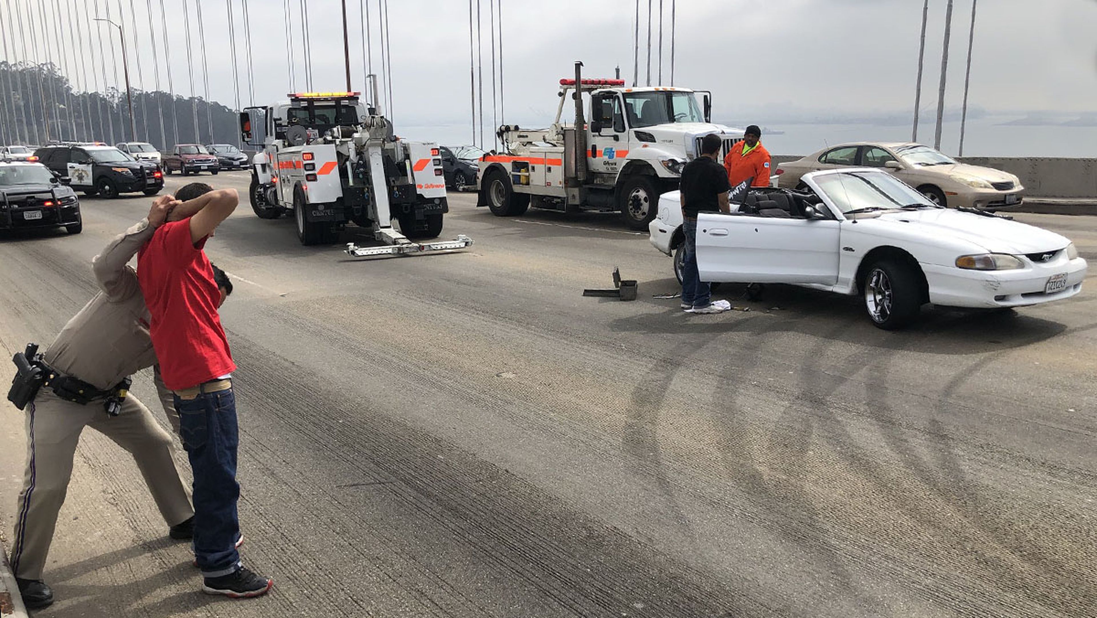 Unos idiotas cortan un puente en San Francisco para hacer trompos