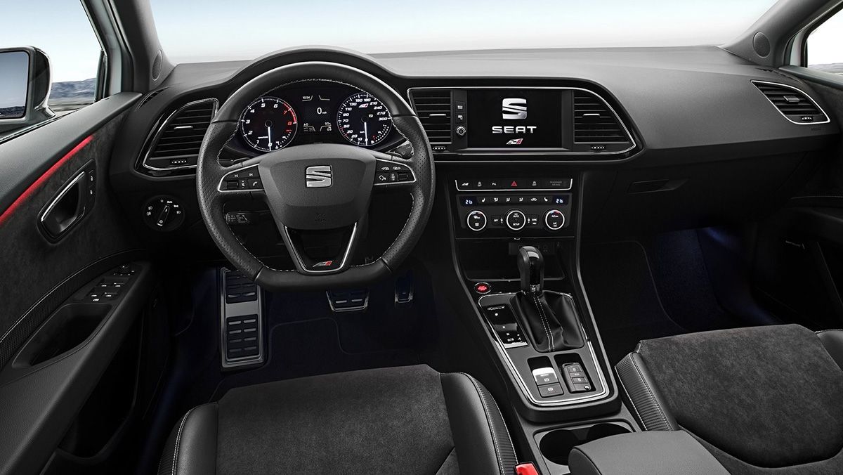 ¿Cuál elegir entre Seat León o Kia Ceed? ¡Los comparamos!